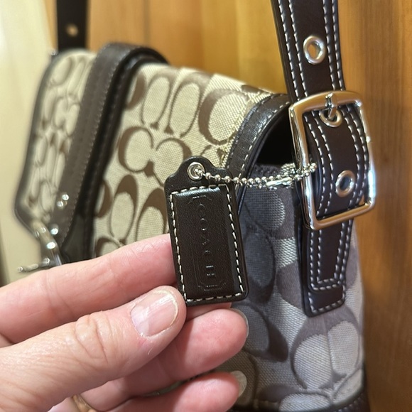 SOLD.  SOLD.  SOLD. Coach classic Hampton bag - Picture 2 of 9